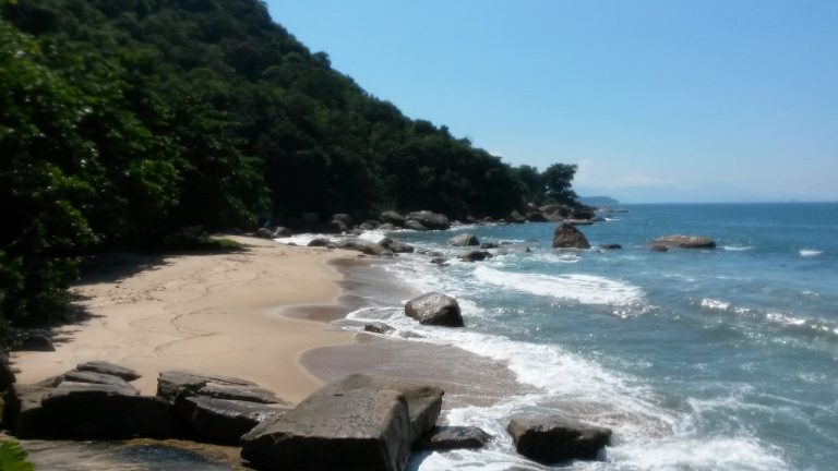 Praia do Tapiá - Trilha da Ponta da Espia