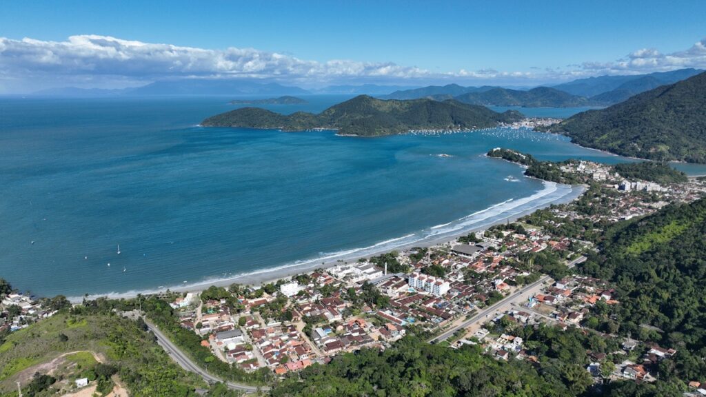 Praia da Enseada - Imagem de @brunoamirimagens