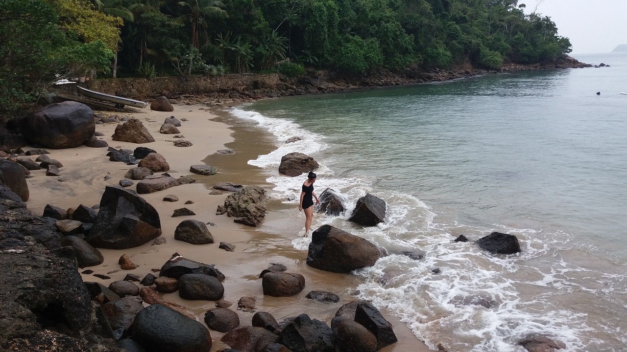 Praia Lança Cavala - Ornamentada com muitas pedras