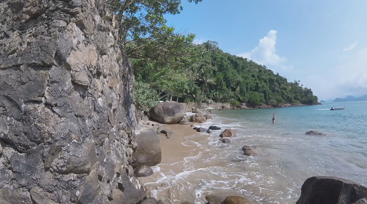 A beleza da pequena Praia Lança Cavala