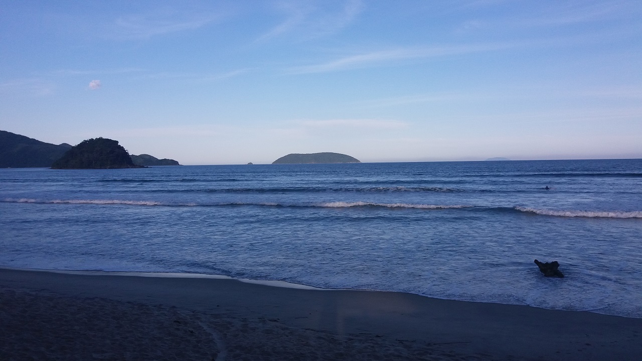 Praia do Sapê e Ilha do Pontal a esquerda