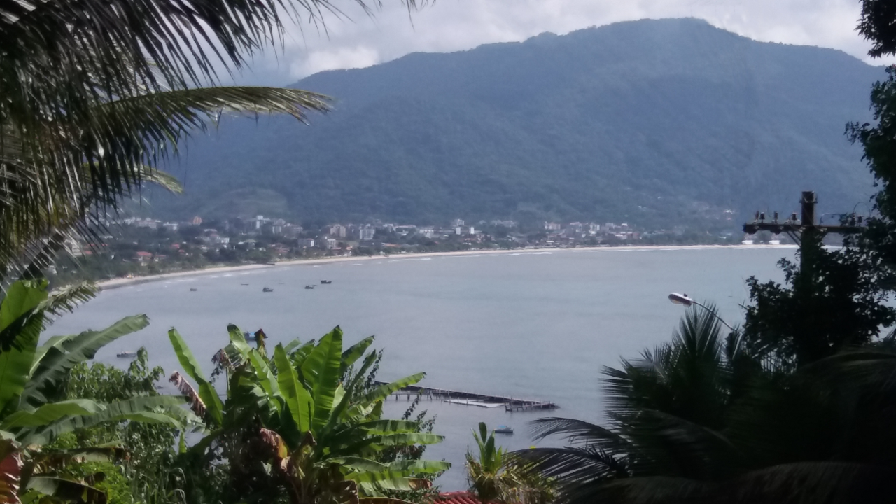 Praia do Itaguá visto do Morro