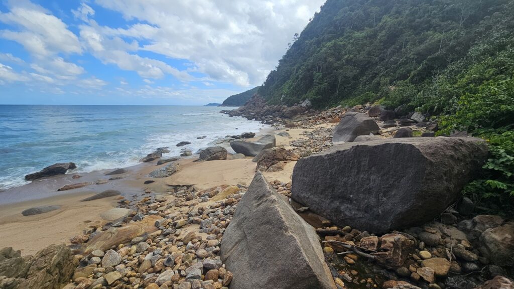 Praia-das-Pedras-Camburi