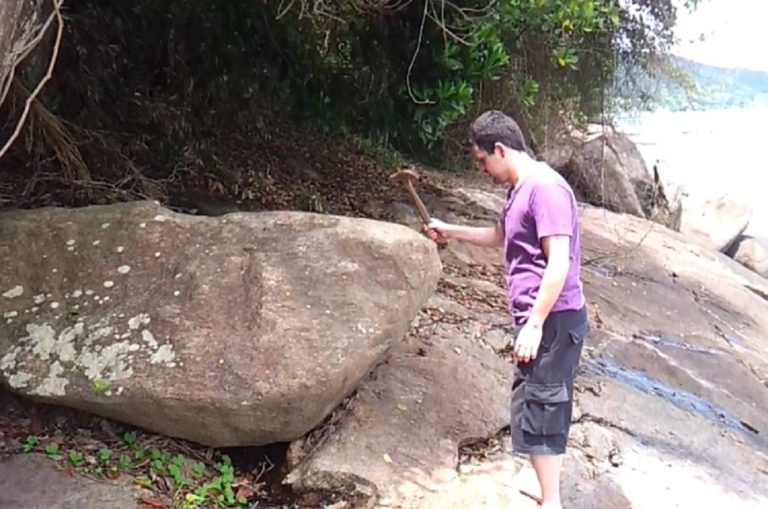 Pedra do Sino na costeira da Praia de Santa Rita