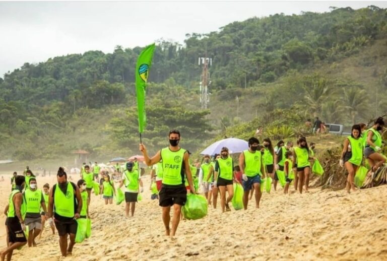 ONG Esmeralda e voluntários em ação