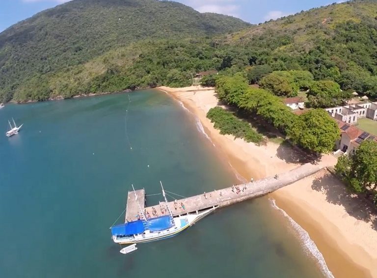 Praia do Presídio e do Sapateiro separadas pelo píer