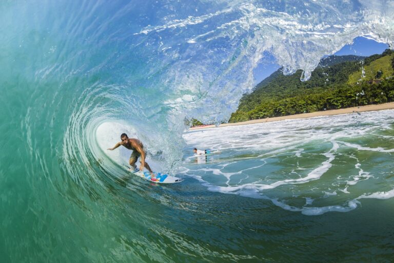 Surf em Ubatuba - Imagem de Roni Purper