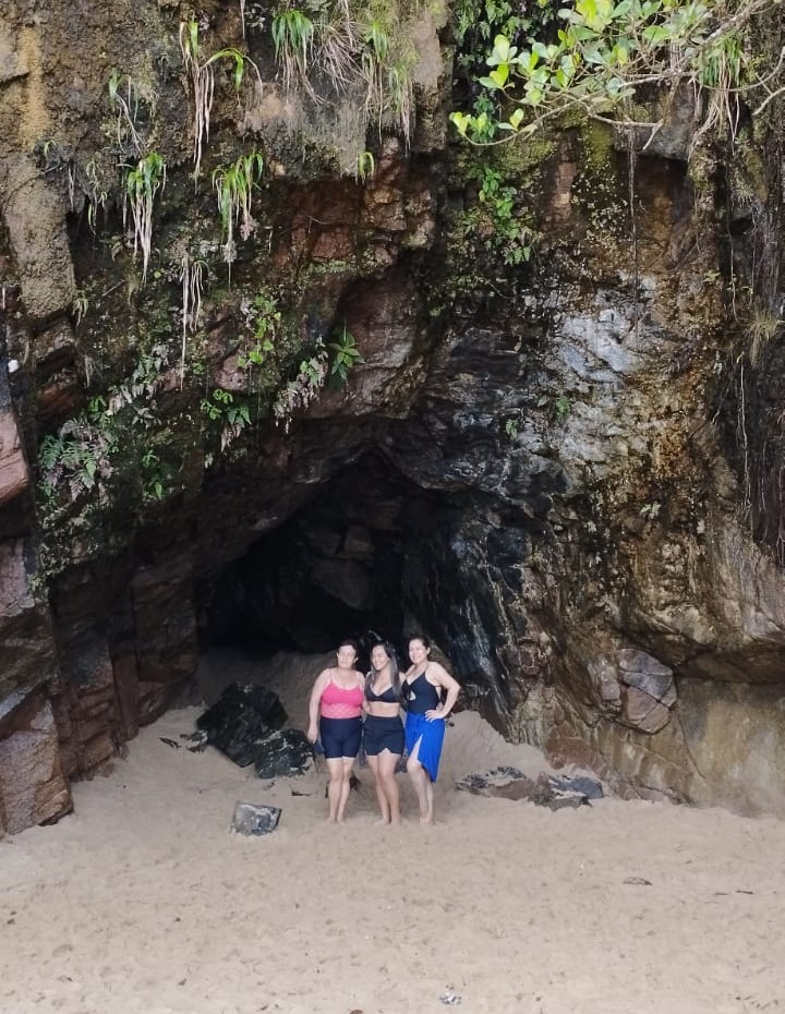 A Gruta que Chora na Praia da Sununga - Ubatuba Zen Pressa