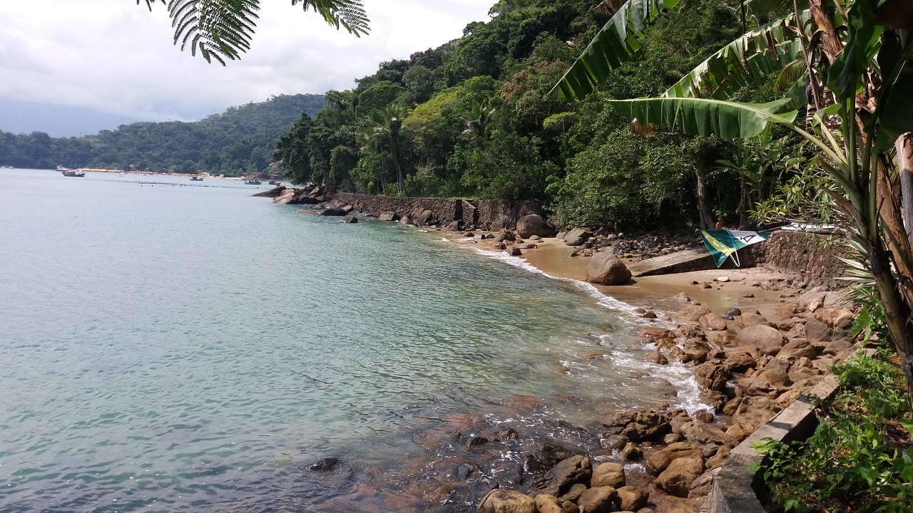 Praia Lança Cavala e ao fundo a esquerda a Praia da Almada