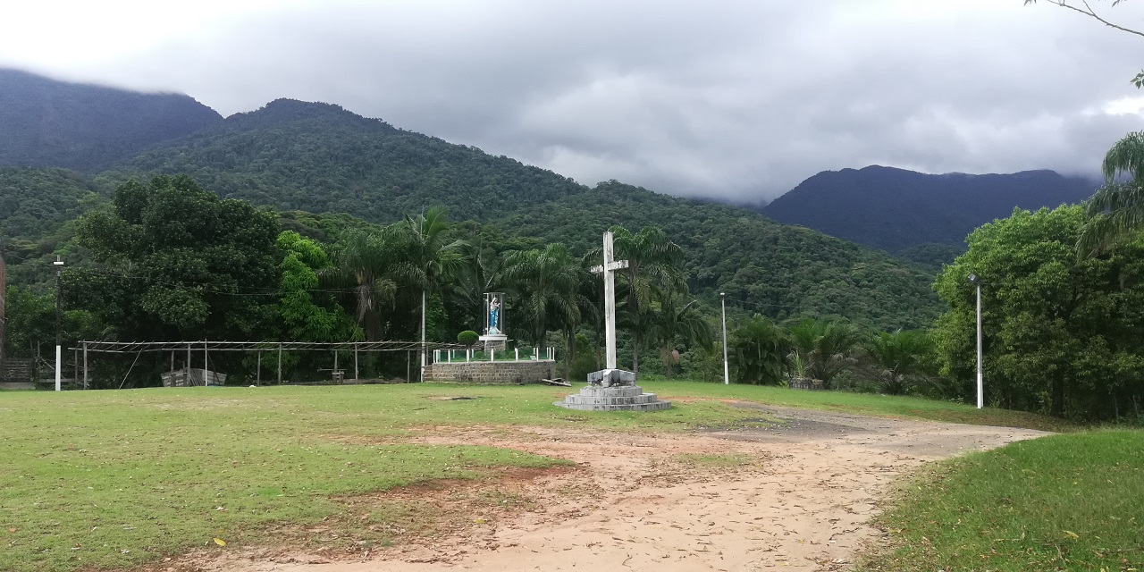 Cruzeiro e Imagem Nossa Senhora das Graças - Sertão da Quina 